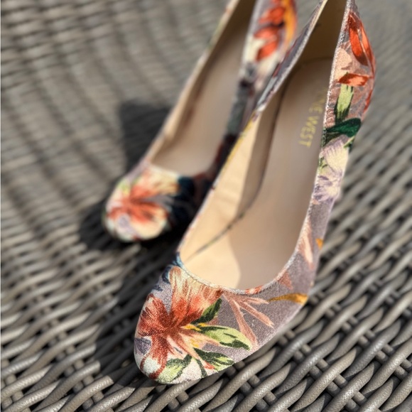Nine West Floral Pumps - Size 7.5 - Picture 6 of 15